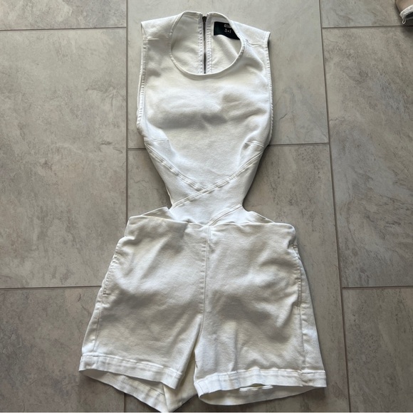 3x1 Backless Romper - Picture 1 of 7